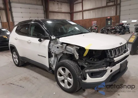 2018 Jeep Compass Latitude 4X4 from USA, damaged, VIN 3C4NJDBB8JT252477